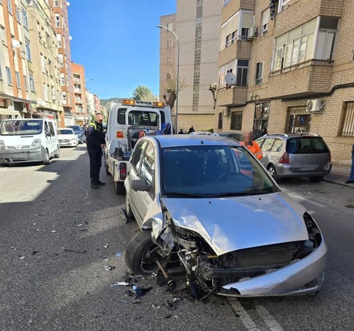Colisión entre un turismo y una ambulancia en Cuenca.