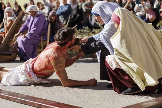 Representación de la Pasión, Muerte y Resurrección de Jesús en la localidad del altiplano granadino, Cuevas del Campo. A 3 de abril de 2026 en Cuevas del Campo, Granada (Andalucía, España). 