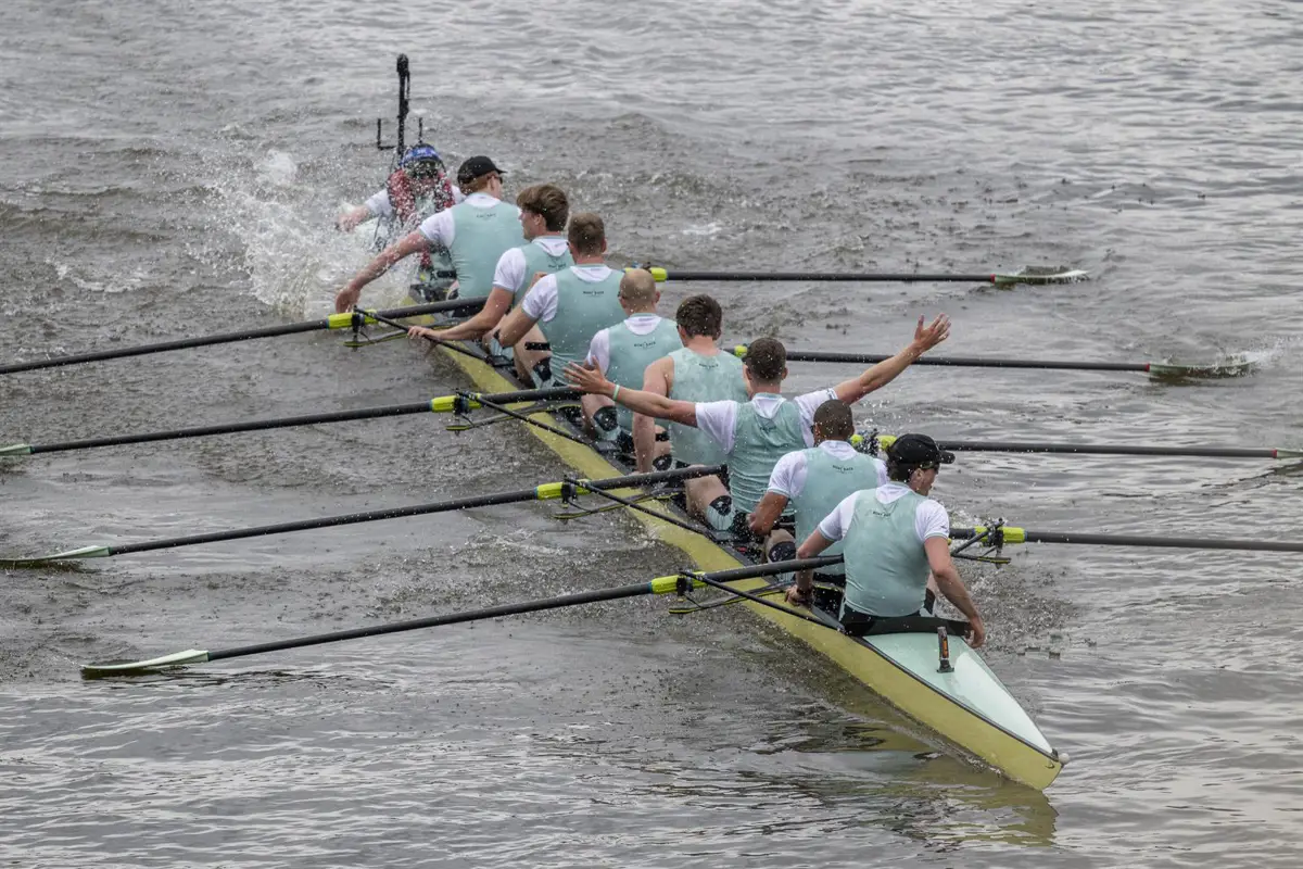 Cambridge y Oxford en The Boat Race 2026
