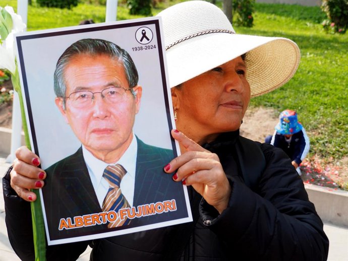 Archivo - September 12, 2024, Lima, Lima, Peru: A Supporter of former president Fujimori holds a portrait of the leader outside the Ministry of Culture at the funeral of the former Peruvian president and dictator who died at 86. Fujimori had announced, a 