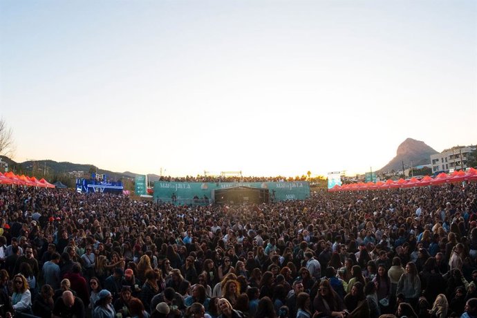 Mar de Jávea arranca a lo grande con Crystal Fighters, Pignoise y Leire Martínez