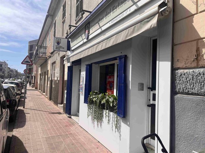 Fachada de la administración de lotería de la avenida des Tren de Manacor.
