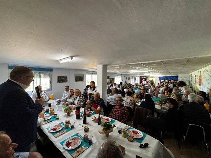 El IV Festival del Botillo de La Granja de San Vicente (León) congrega a 200 vecinos en la Casa del Pueblo