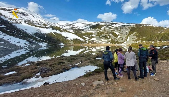 Auxilian a una mujer de 80 años que sufrió un episodio de síncope en las inmediaciones de la Laguna de Cebollera.