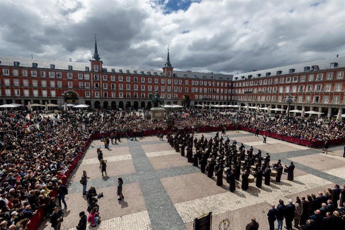 Archivo - Archivo.- Tamborrada en la Plaza Mayor