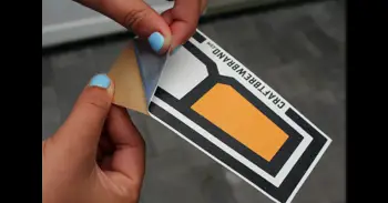 Adiós a los restos de pegatina: cómo quitar el pegamento en segundos