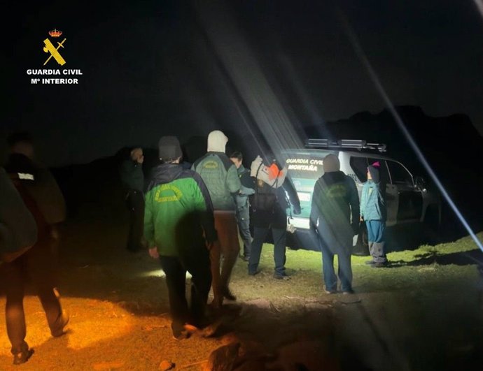 La Guardia Civil rescata a cuatro senderistas que se habían perdido en una zona montañosa, de difícil acceso, de Guijo de Santa Bárbara (Cáceres).