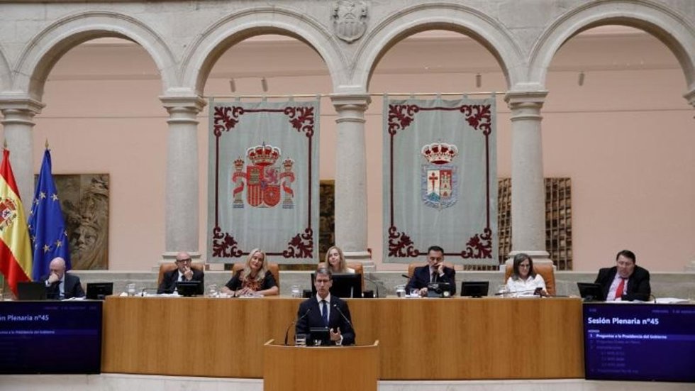 Archivo - Sesión de pleno del Parlamento de La Rioja