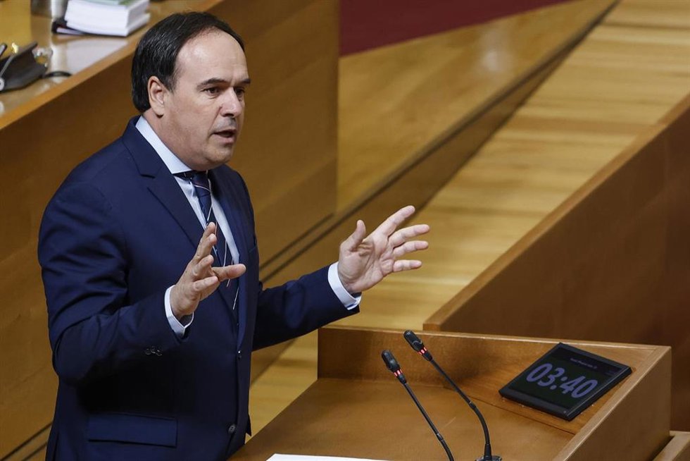 El presidente de la Generalitat, Juanfran Pérez Llorca, durante una sesión de control, en Les Corts Valencianes. 