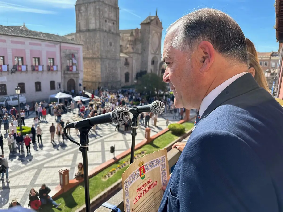 El alcalde de Talavera, José Julián Gregorio, durante el Pregón del Leño Florido. - AYUNTAMIENTO DE TALAVERA