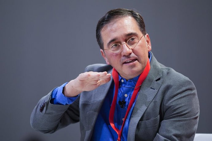 Archivo - El ministro de Asuntos Exteriores, Unión Europea y Cooperación, José Manuel Albares, interviene en el ágora 'Adelantando por la Paz' dentro del Congreso Federal del PSOE, a 30 de noviembre de 2024 en Sevilla (Andalucía, España). El PSOE inaugura