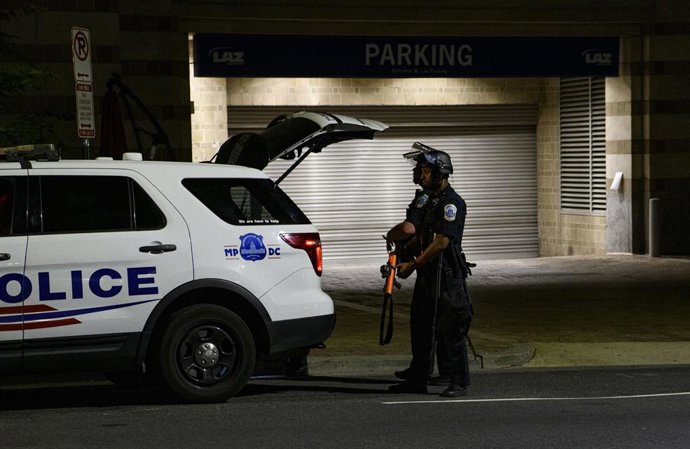 Archivo - Arquivo - 31 de maio de 2020, Washington, D.C., Estados Unidos da América: Policiais do Metrô de Washington vestem equipamento anti-motim antes de confrontar manifestantes em Washington, D.C. Os protestos em Washington, D.C., se estendem pela no