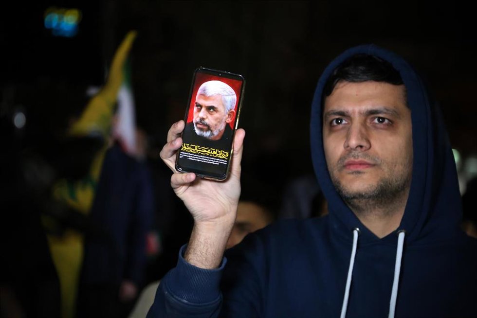 Archivo - Imagen de archivo de una concentración en Irán por el líder de Hamás, Yayha Sinwar, muerto en un ataque israelí 