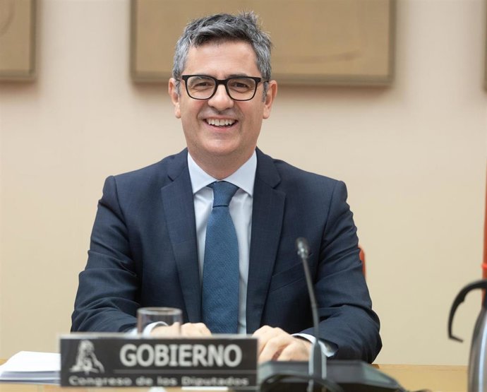 Archivo - El ministro de la Presidencia Justicia, y Relaciones con las Cortes, Félix Bolaños, comparece en la Comisión Constitucional, en el Congreso de los Diputados.