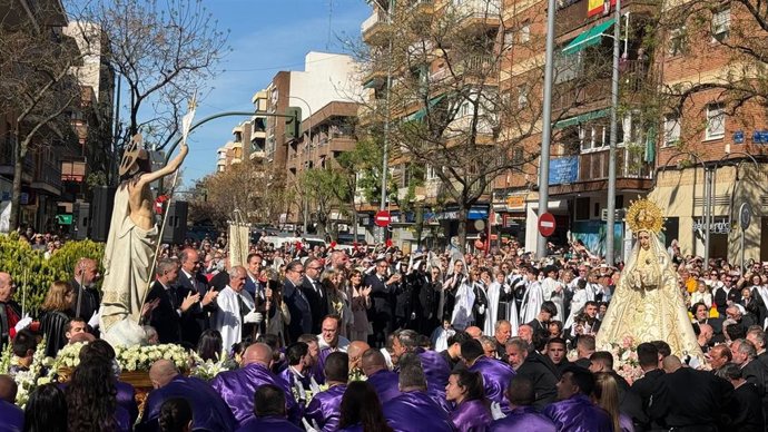Medio centenar de costaleros participa en la procesión de El Encuentro de Móstoles