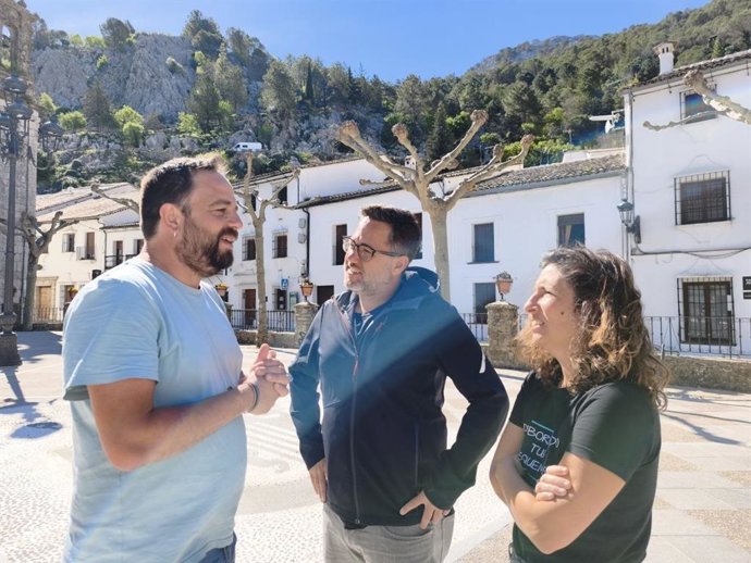 El portavoz y candidato de Adelante Andalucía, José Ignacio García, en una visita a Grazalema (Cádiz).