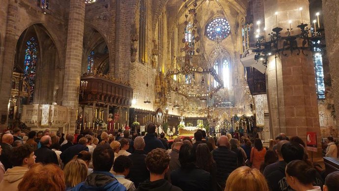 Momento de la misa del Domingo de Pascua en la Seu de Mallorca.
