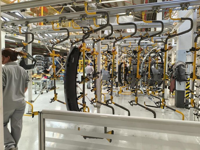 Archivo - Imagen de archivo de la factoría de Renault en Valladolid.