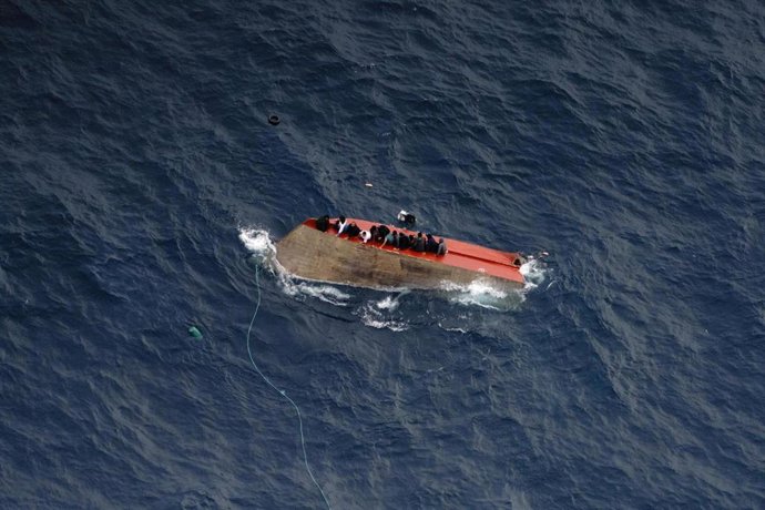 Naufragio de una embarcación cerca de las costas de Libia