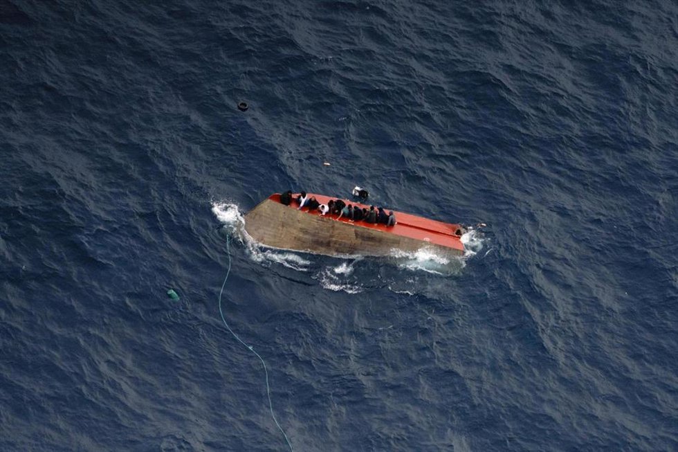 Naufragio de una embarcación cerca de las costas de Libia
