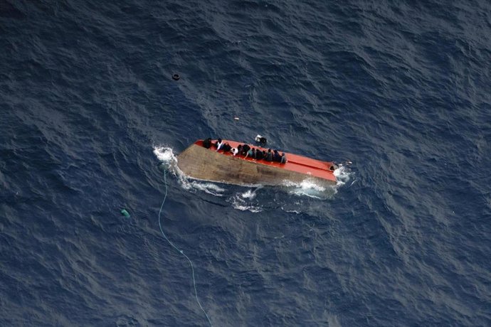 Naufragio de una embarcación cerca de las costas de Libia