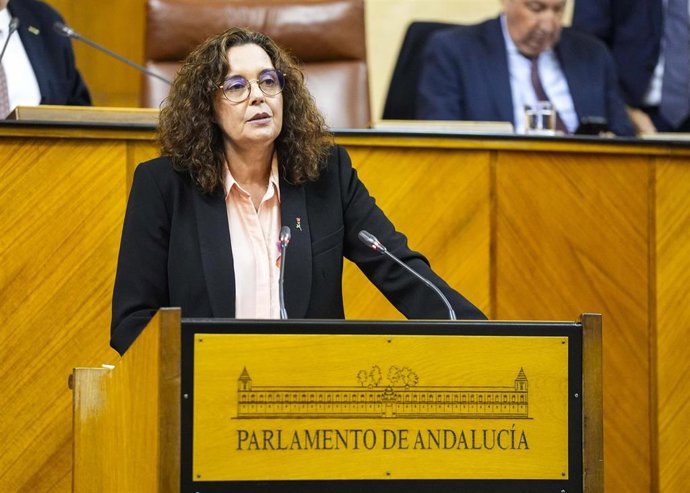 Archivo - La diputada del PSOE-A Susana Rivas interviene en el Pleno del Parlamento andaluz.
