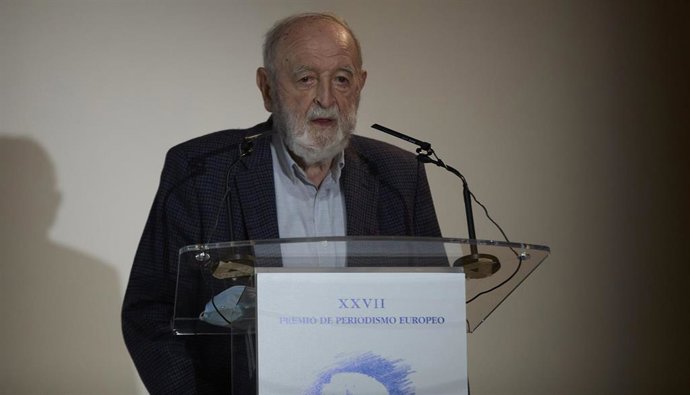 Archivo - El presidente de la Asociación de Periodistas Europeos, Diego Carcedo, interviene en la entrega de los XXVII Premios de Periodismo Salvador de Madariaga, en la Fundación Carlos Amberes, a 22 de junio de 2021, en Madrid (España). El galardón, con