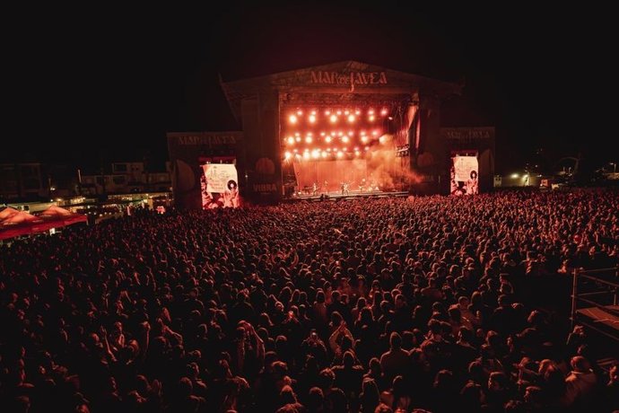 Mar de Jávea se despide por todo lo alto tras una exitosa segunda jornada con Taburete, La La Love You y Fuzz by Dj Nano.