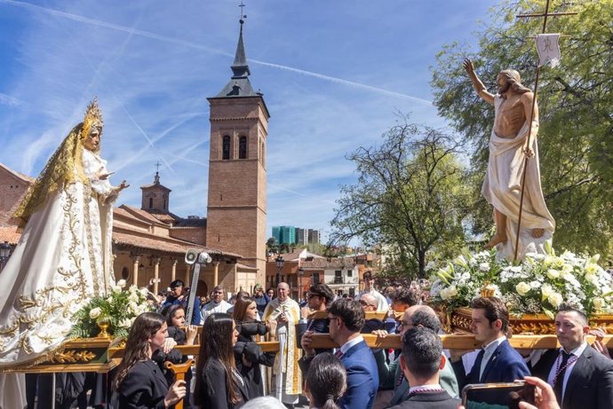 Guadalajara culmina su Semana Santa con una Procesión de Resurrección ante cientos de fieles y cofrades Procesión del Domingo de Resurrección de Guadalajara.