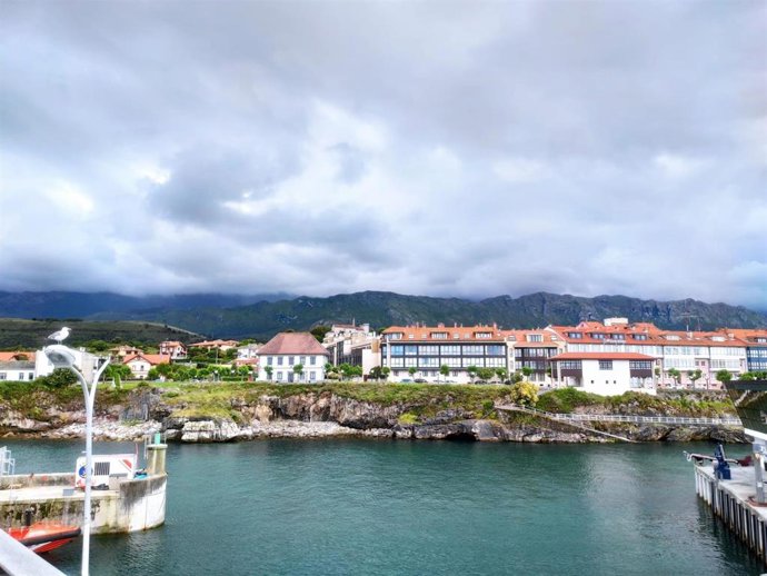 Archivo - Puerto de Llanes.