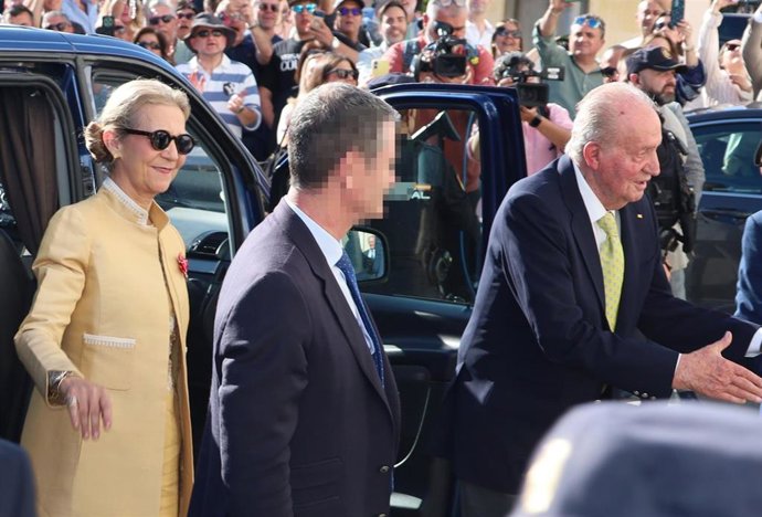 Don Juan Carlos y doña Elena en Sevilla.