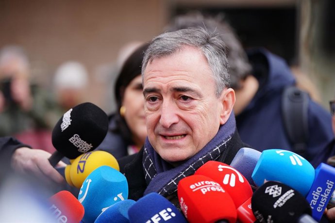 Archivo - Arquivo - O presidente do Euzkadi Buru Batzar, Aitor Esteban, durante a cerimônia de deposição de flores pelo 50º aniversário dos acontecimentos de 3 de março de 1976, em 3 de março de 2026, em Vitoria-Gasteiz, Álava, País Basco (Espanha). Hoje 