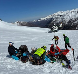 Rescate de un esquiador accidenatdo en una zona fuera de pistas en la estación de Candanchú.