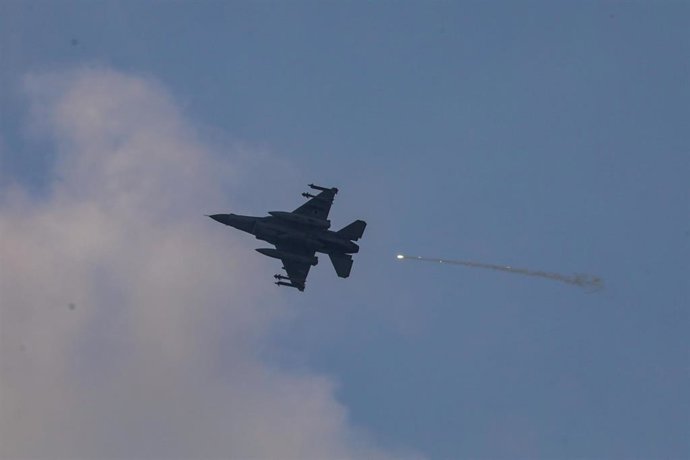 Archivo - Un avión de combate israelí (archivo)