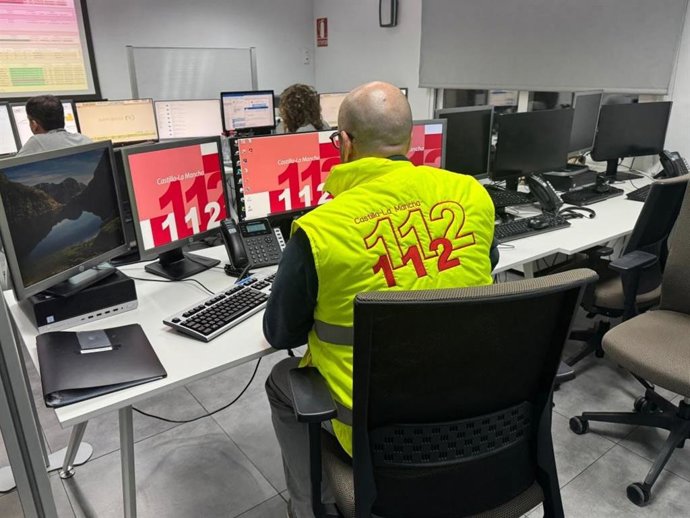 Archivo - Trabajadores del 112 de Castilla-La Mancha