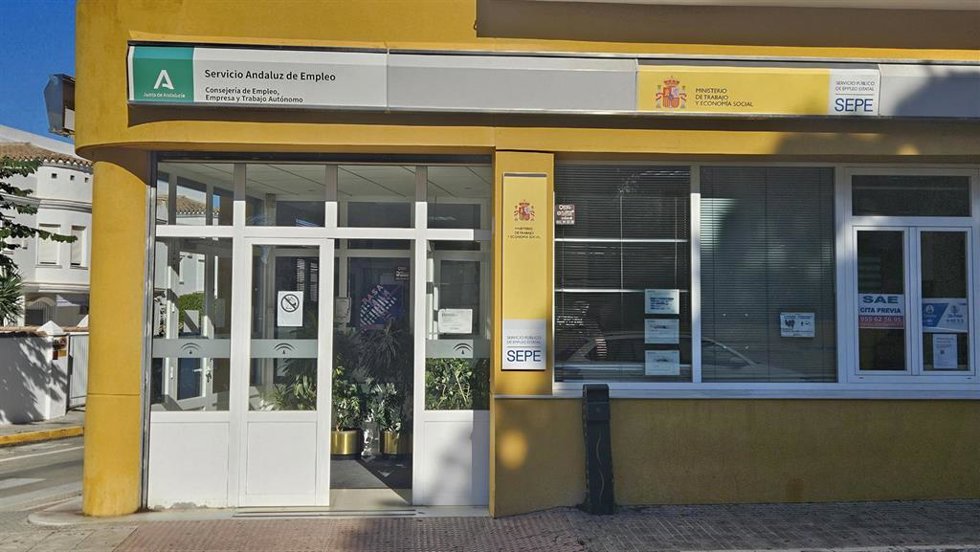 Archivo - Oficina del Servicio Andaluz de Empleo (SAE) y del SEPE de Chiclana de la Frontera (Cádiz) en imagen de archivo.