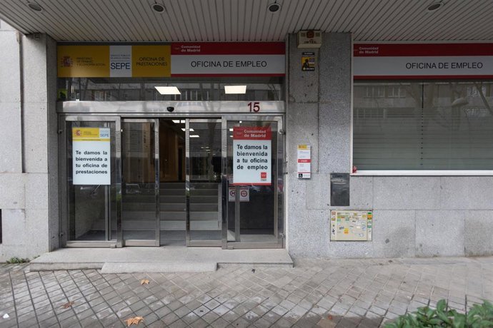Archivo - Fachada de la oficina del INEM, a 4 de marzo de 2025, en Madrid (España). 