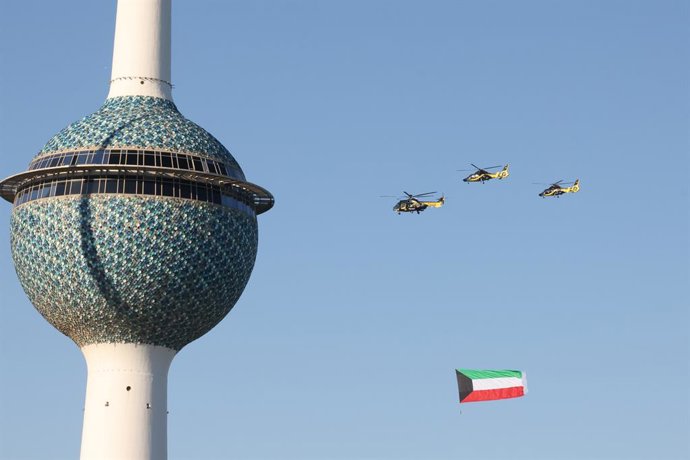 Archivo - Arquivo - Imagem de arquivo mostrando vários helicópteros da Força Aérea do Kuwait.