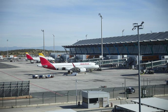 Aviones en la Terminal T4 del Aeropuerto Adolfo Suárez Madrid-Barajas, a 30 de marzo de 2026, en Madrid (España). 
