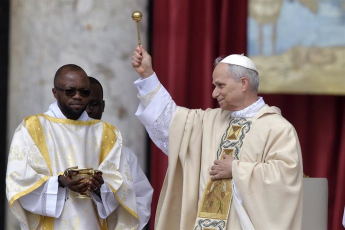 Archivo - El Papa León XIV durante la misa de inicio de su Pontificado, en la plaza de San Pedro, en la plaza de San Pedro, a 17 de mayo de 2025, en Ciudad del Vaticano. 
