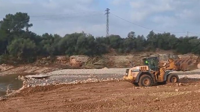 Redistribució de grava en els Terres de l'Ebre després de les pluges de tardor de 2025.