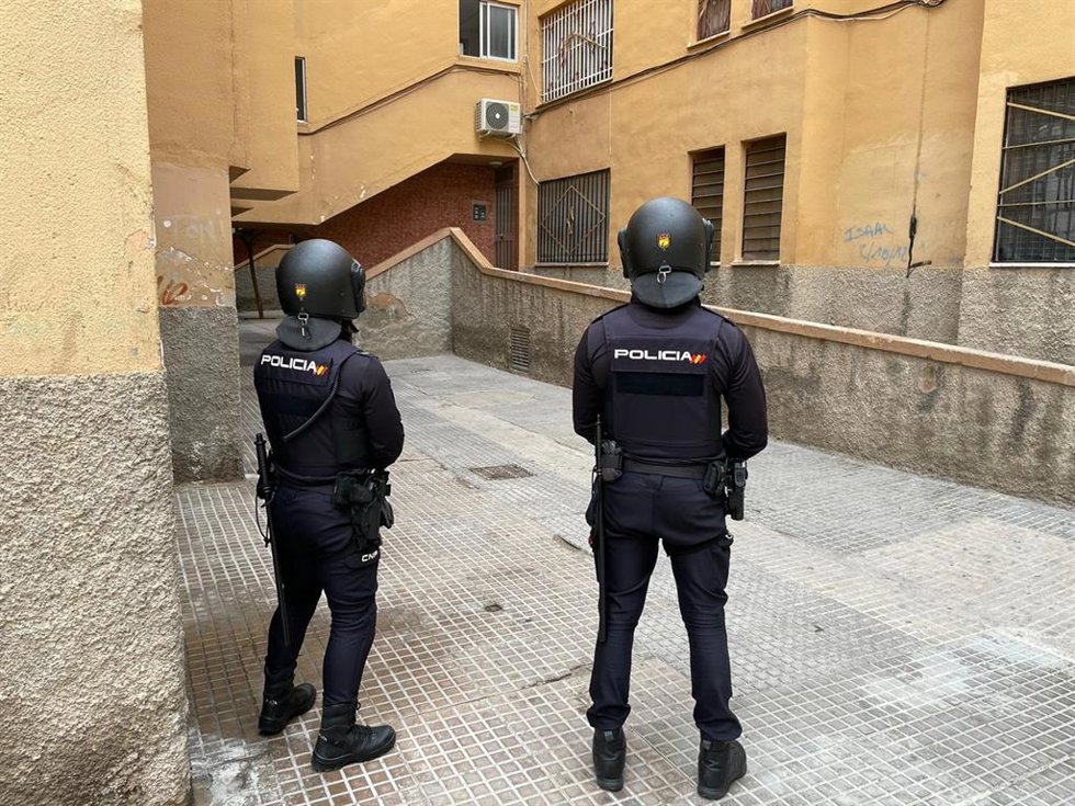 Archivo - Imagen de archivo de agentes de la Policía Nacional
