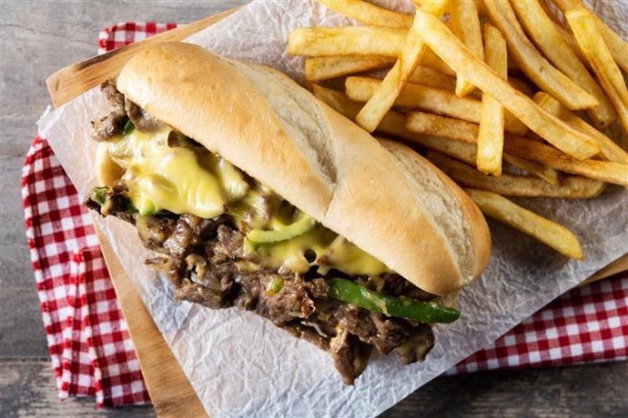 El famoso bocadillo cheesesteak de Filadelfia