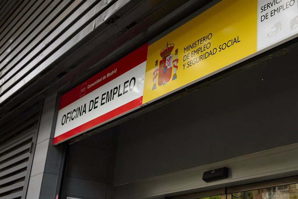 Archivo - Entrada de una oficina del SEPE