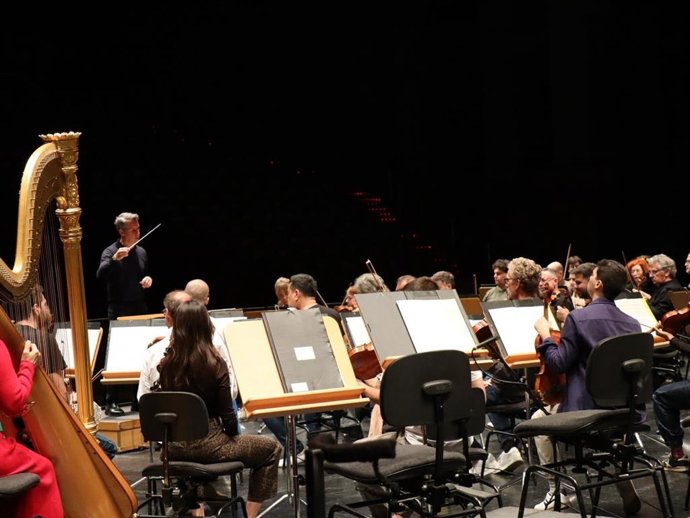 Concierto de la ROSS bajo la dirección de Lucas Macías, en foto de archivo.