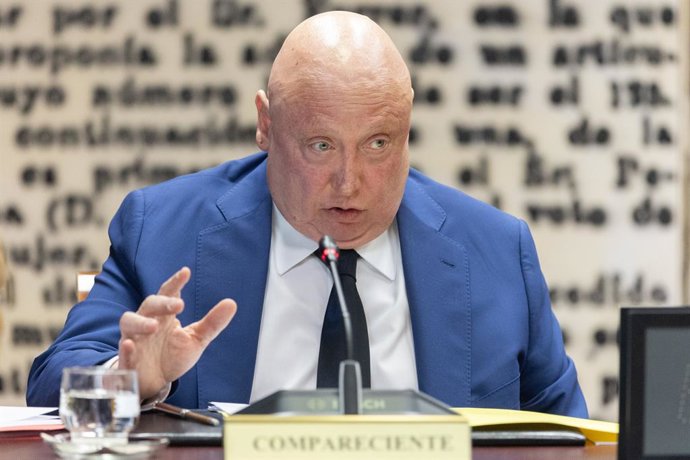 O presidente executivo e fundador da Forestalia Renovables, Fernando Samper Rivas, comparece perante a comissão do “caso Koldo” no Senado, em 6 de abril de 2026, em Madri (Espanha). Hoje estão convocados o presidente executivo e fundador da Forestalia e o