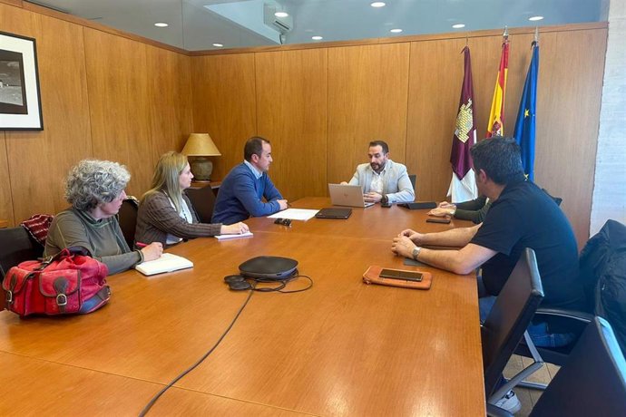 Reunión del director general de Universidades, Investigación e Innovación, José Antonio Castro, con los respresentantes sindicales de la UCLM.