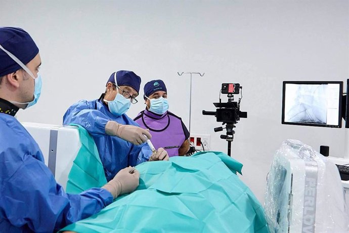 Tratamiento mínimamente invasivo de la hernia discal y ciática; la alternativa avanzada antes de la cirugía abierta