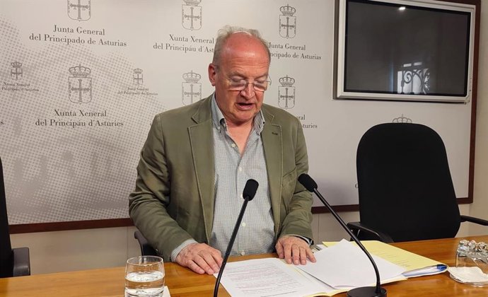 El diputado del PP de Asturias José Agustín Cuervas-Mons en rueda de prensa.