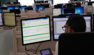 Archivo - Operador en la sala regional de 112 Andalucía. (Foto de archivo).